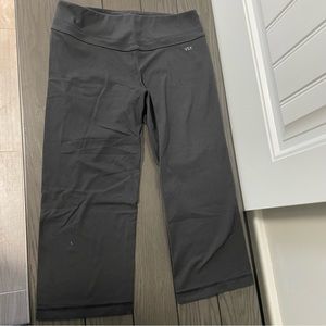 Victorias Secret Sport (VSX) Black Capri Leggings Size: M